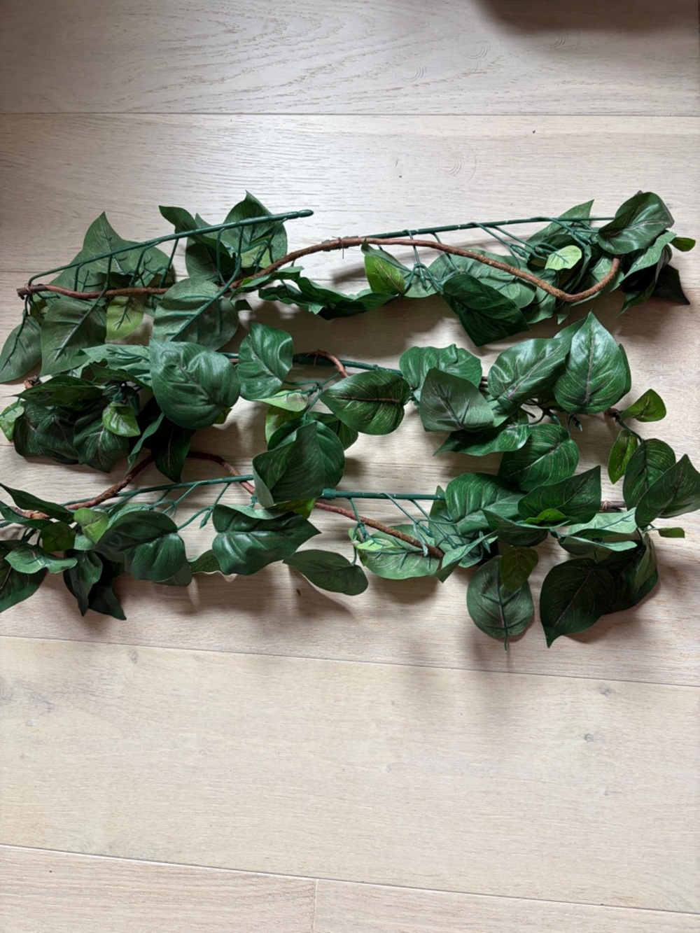 Artificial Ivy Garland - Green Faux Vine for Home & Holiday Décor